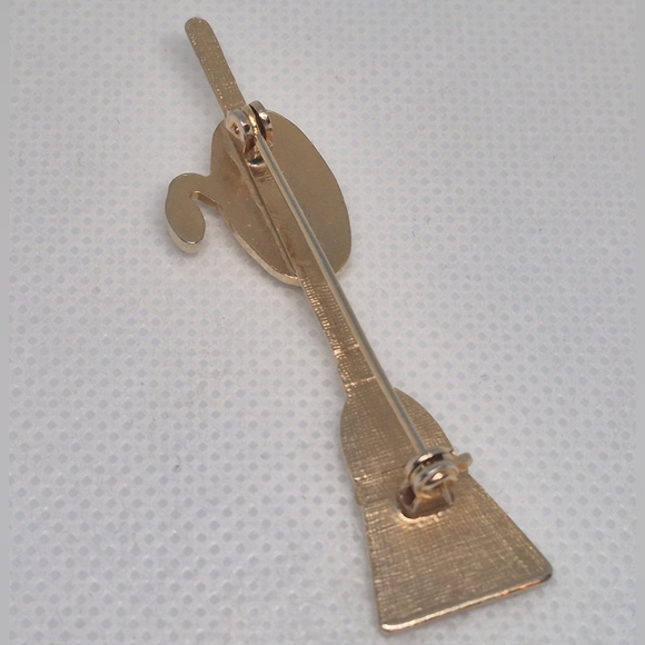 VINTAGE Curling Rock And Broom Gold Tone Brooch - Picture 8 of 16